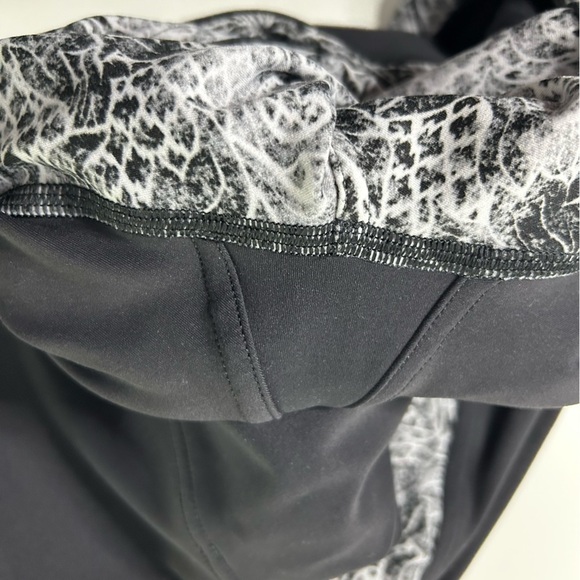 Lululemon leggings Sweat and Repeat size 4 grey black (2018) - Picture 11 of 11